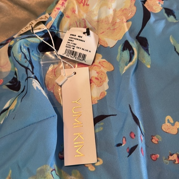 NWT $178 Yumi Kim Floral One-Shoulder Dress Blue Size Medium - Picture 4 of 6